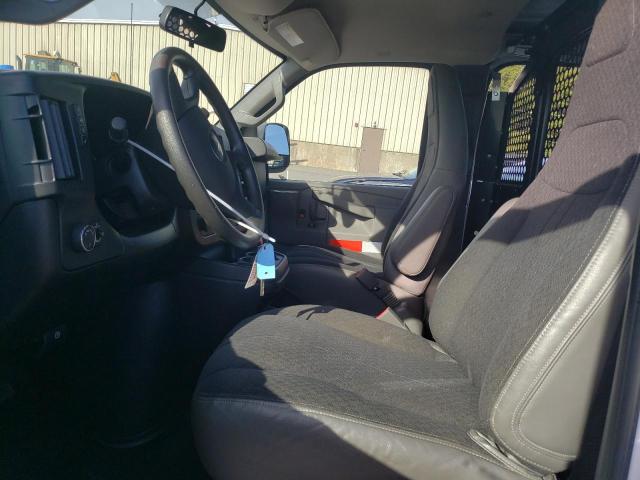 1GCWGAFG2J1912527 - 2018 CHEVROLET EXPRESS G2500 WHITE photo 7