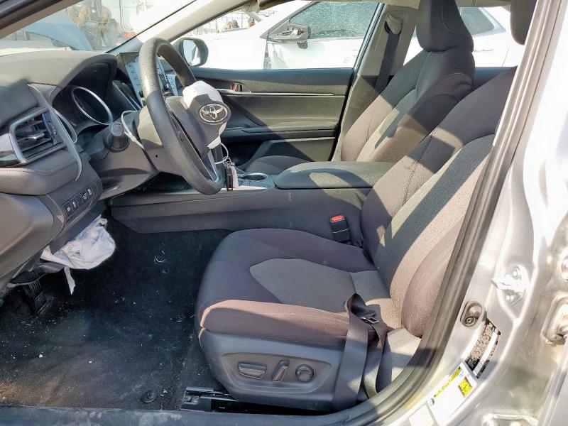 4T1C11AK0NU668330 - 2022 TOYOTA CAMRY LE Silber Foto 7