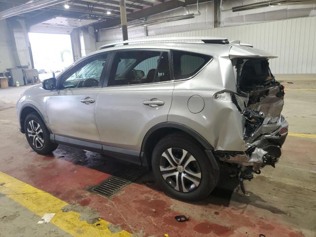 2T3BFREV3GW443152 - 2016 TOYOTA RAV4 LE 银色 照片 2