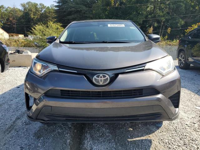 2T3ZFREV9JW426880 - 2018 TOYOTA RAV4 LE Gris photo 5