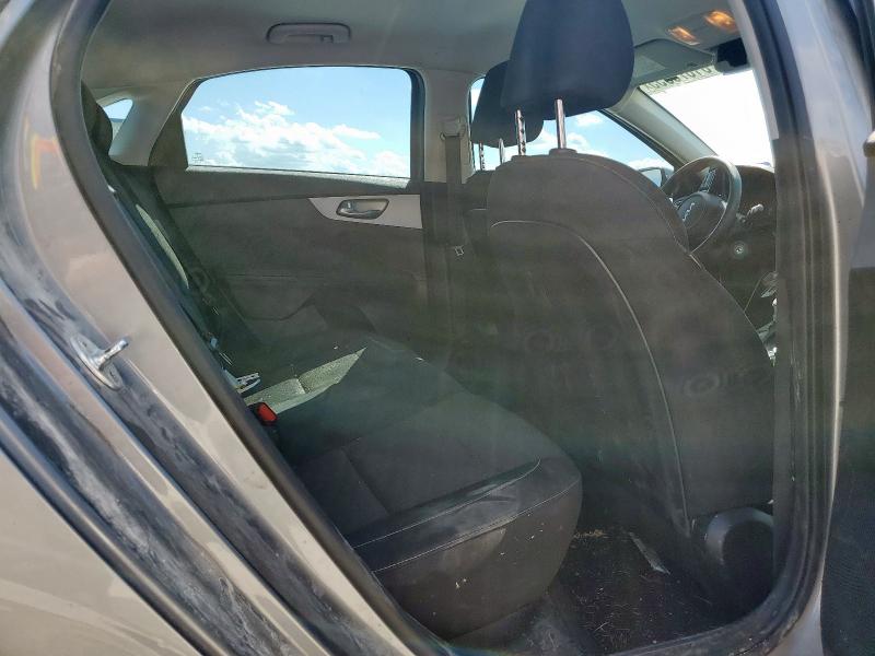 3KPF24AD8NE451852 - 2022 KIA FORTE FE SILVER photo 10