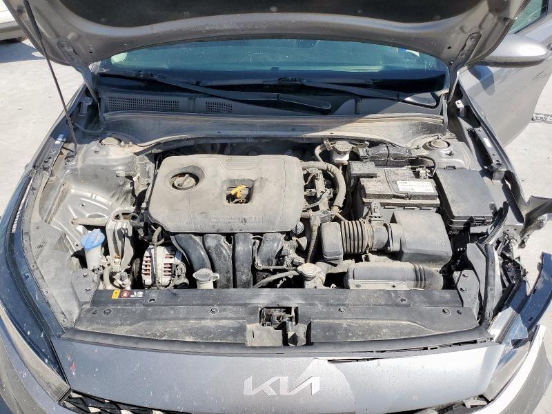 3KPF24AD8NE451852 - 2022 KIA FORTE FE SILVER photo 11