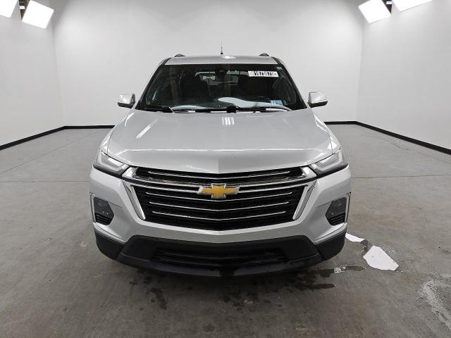 1GNEVMKW7NJ170185 - 2022 CHEVROLET TRAVERSE LT SILVER photo 5