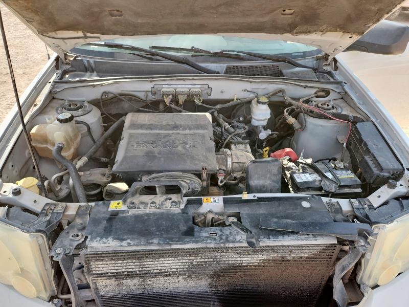 1FMCU0DG1BKC17486 - 2011 FORD ESCAPE XLT WHITE photo 12