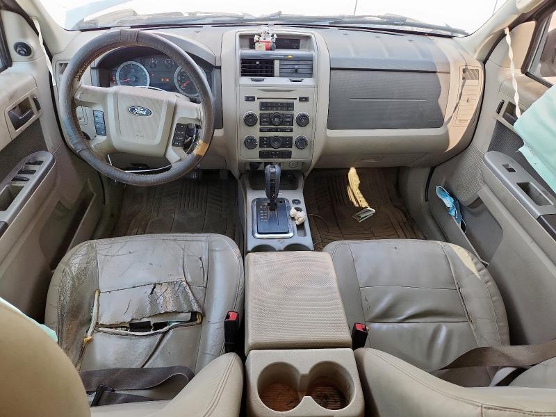 1FMCU0DG1BKC17486 - 2011 FORD ESCAPE XLT WHITE photo 8