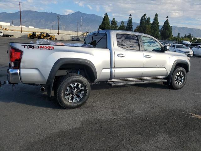 3TMDZ5BN6JM052292 - 2018 TOYOTA TACOMA DOUBLE CAB SILVER photo 3