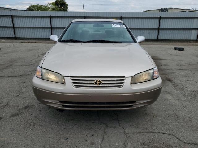 JT2BG22K3W0238859 - 1998 TOYOTA CAMRY CE GOLD photo 5