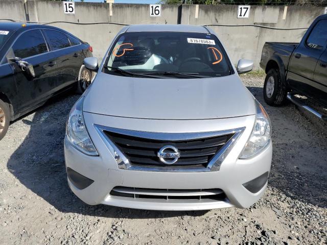 3N1CN7AP4HL858608 - 2017 NISSAN VERSA S SILVER photo 5