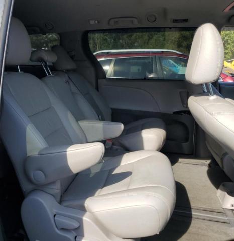 5TDYK3DC1FS669886 - 2015 TOYOTA SIENNA XLE Արծաթագույն լուսանկար 11
