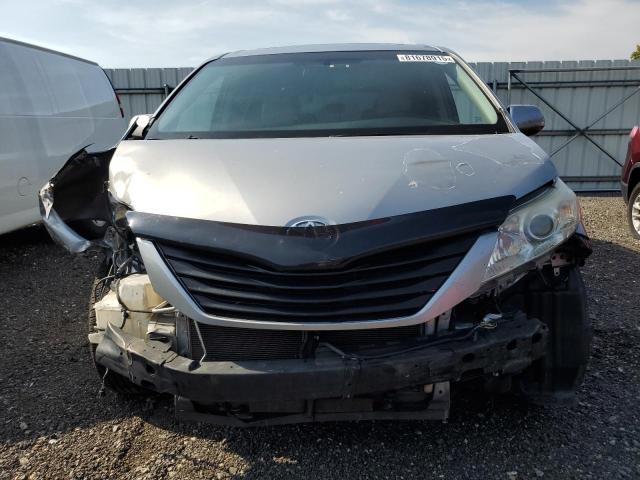 5TDYK3DC1FS669886 - 2015 TOYOTA SIENNA XLE Արծաթագույն լուսանկար 5