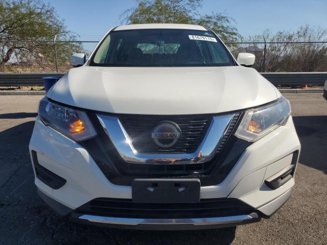 KNMAT2MV4JP584392 - 2018 NISSAN ROGUE S Biały zdjęcie 5