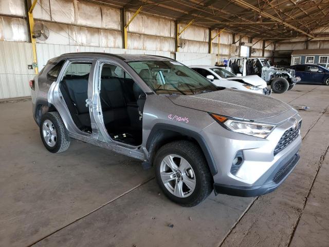 2T3W1RFVXMC141904 - 2021 TOYOTA RAV4 XLE SILVER photo 4