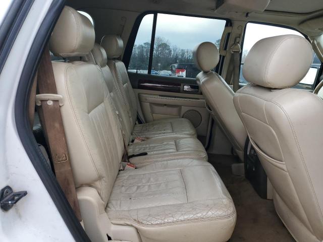 5LMFU27R34LJ06888 - 2004 LINCOLN NAVIGATOR თეთრი ფოტო 11