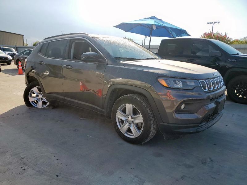 3C4NJCBB0NT238170 - 2022 JEEP COMPASS LATITUDE 黑色 照片 4