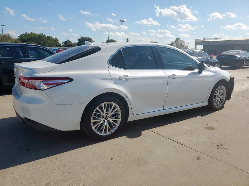 4T1F31AK5LU523112 - 2020 TOYOTA CAMRY XLE თეთრი ფოტო 3