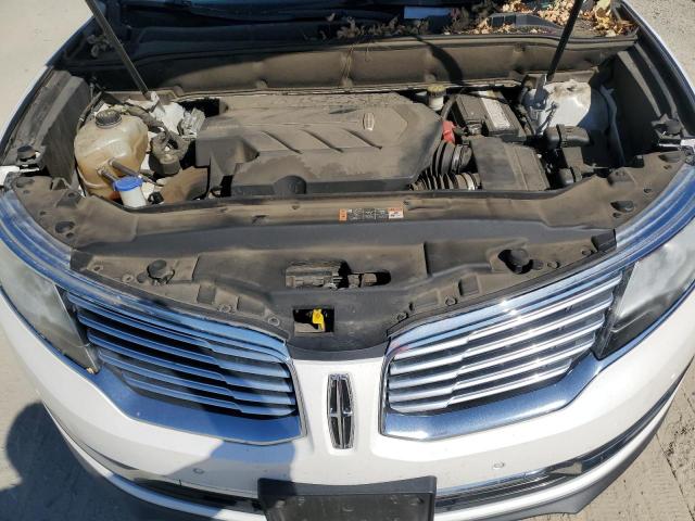 2LMTJ8LP6GBL54664 - 2016 LINCOLN MKX RESERVE WHITE photo 11