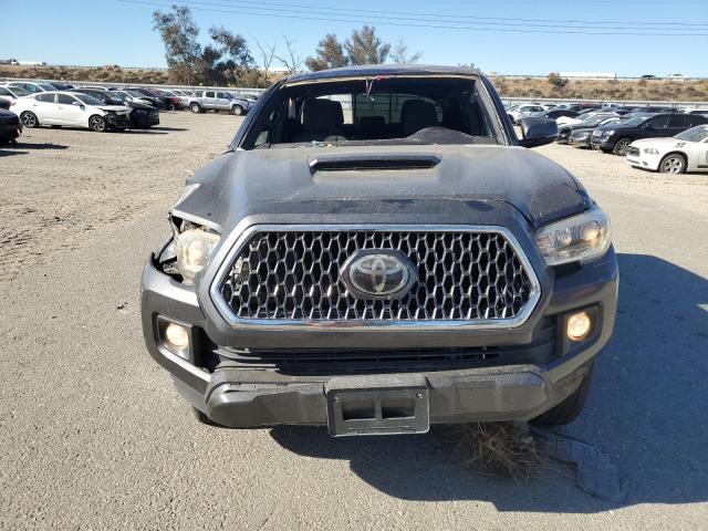 3TMAZ5CN0KM086022 - 2019 TOYOTA TACOMA DOUBLE CAB Szary zdjęcie 5