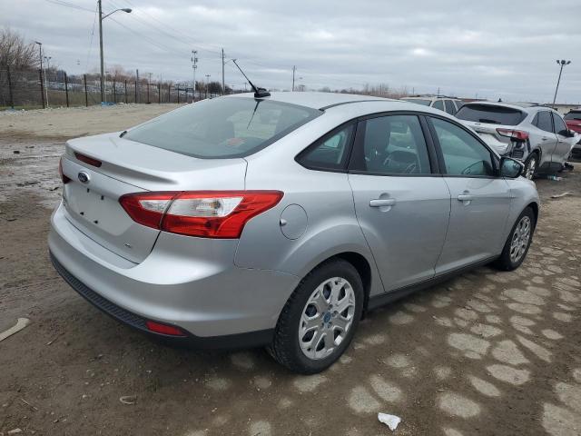 1FAHP3F26CL272599 - 2012 FORD FOCUS SE GRAY photo 3