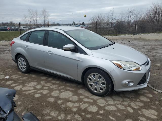 1FAHP3F26CL272599 - 2012 FORD FOCUS SE GRAY photo 4