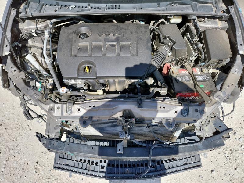 5YFBURHE9JP764938 - 2018 TOYOTA COROLLA L ნაცრისფერი ფოტო 11