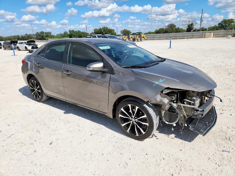 5YFBURHE9JP764938 - 2018 TOYOTA COROLLA L ნაცრისფერი ფოტო 4