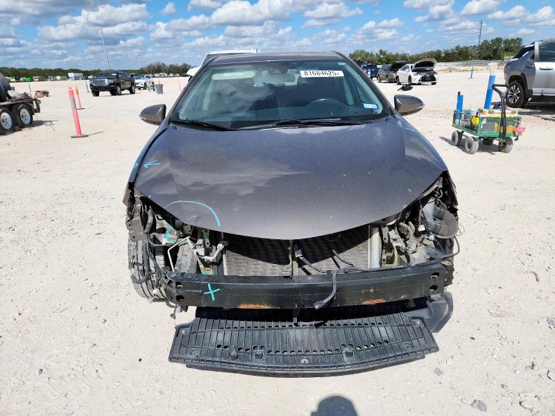 5YFBURHE9JP764938 - 2018 TOYOTA COROLLA L ნაცრისფერი ფოტო 5