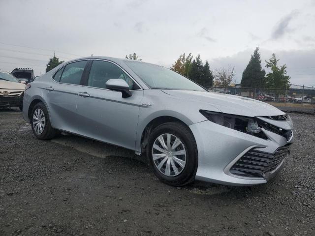 4T1C31AK7MU031069 - 2021 TOYOTA CAMRY LE 银色 照片 4