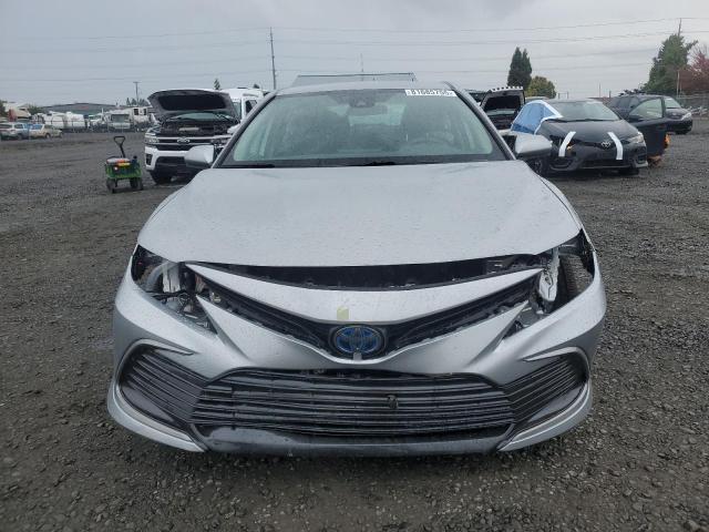 4T1C31AK7MU031069 - 2021 TOYOTA CAMRY LE 银色 照片 5