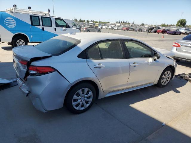 JTDEPRAE8LJ000374 - 2020 TOYOTA COROLLA LE SILVER photo 3