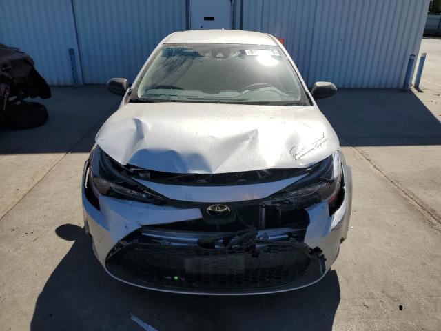 JTDEPRAE8LJ000374 - 2020 TOYOTA COROLLA LE SILVER photo 5