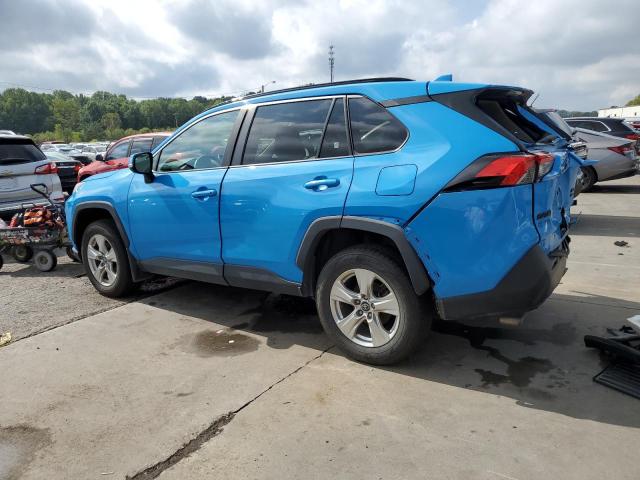 2T3P1RFV1MW147965 - 2021 TOYOTA RAV4 XLE BLUE photo 2