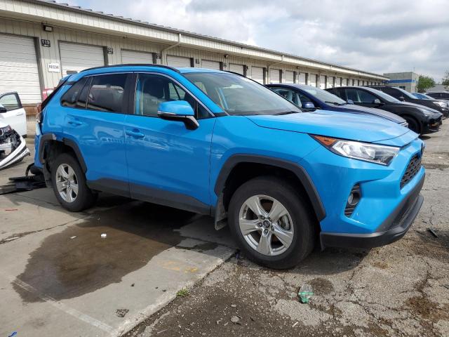 2T3P1RFV1MW147965 - 2021 TOYOTA RAV4 XLE BLUE photo 4
