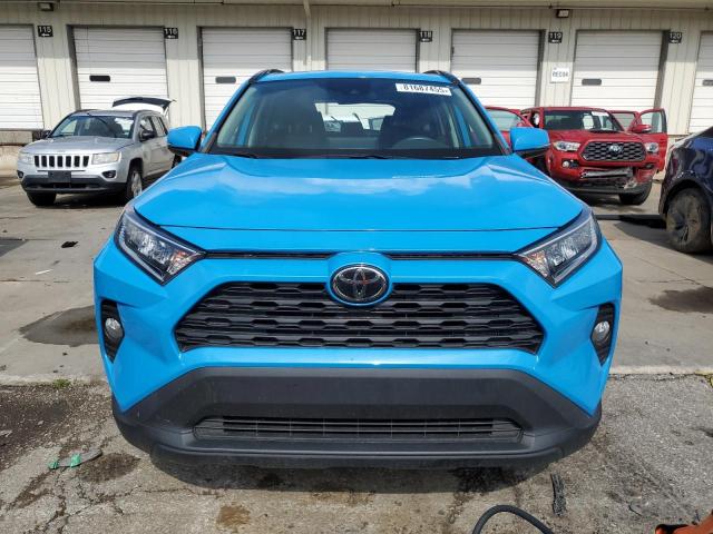 2T3P1RFV1MW147965 - 2021 TOYOTA RAV4 XLE BLUE photo 5