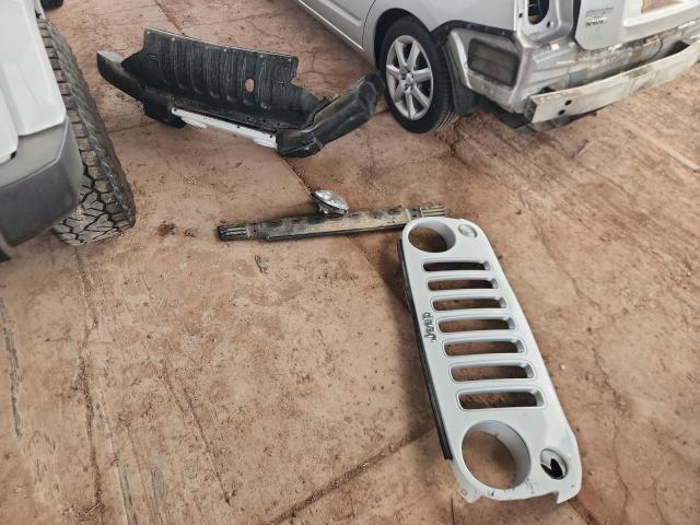 1C4BJWEG7GL104623 - 2016 JEEP WRANGLER U SAHARA 白色 照片 12