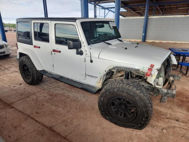 1C4BJWEG7GL104623 - 2016 JEEP WRANGLER U SAHARA 白色 照片 4