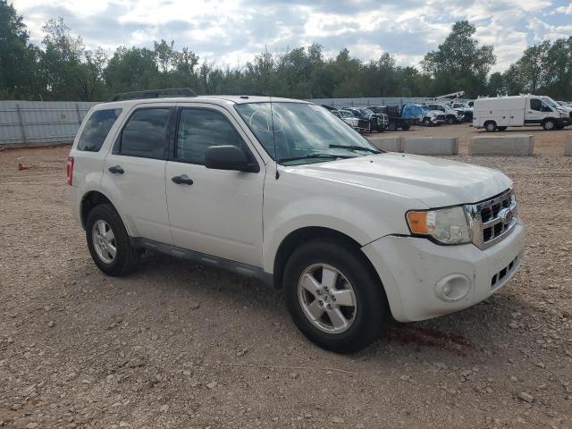 1FMCU0D74BKA45339 - 2011 FORD ESCAPE XLT 白色 照片 4