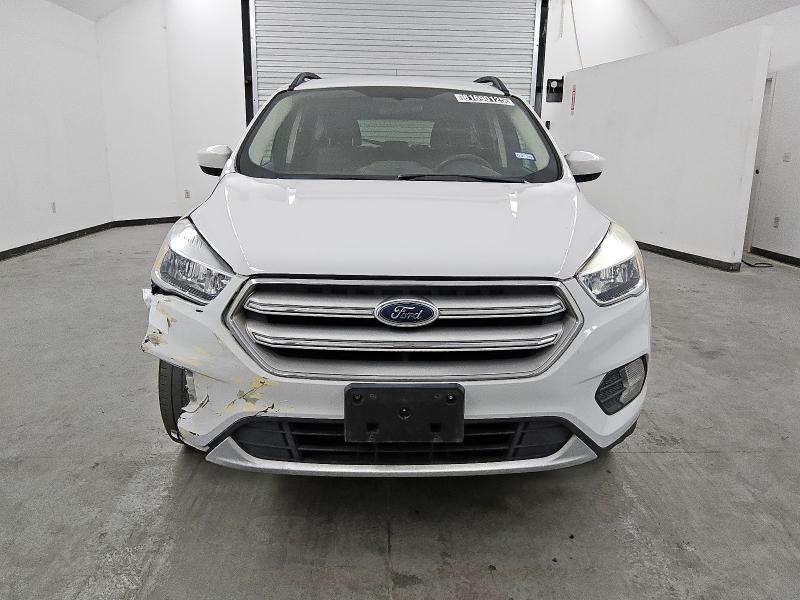1FMCU9GD1JUD61645 - 2018 FORD ESCAPE SE Weiß Foto 5