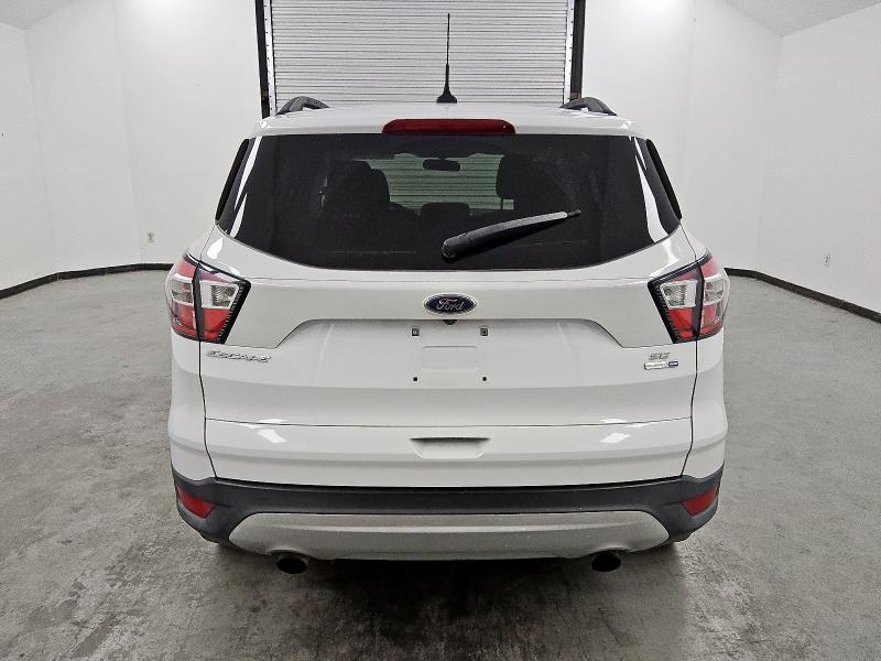 1FMCU9GD1JUD61645 - 2018 FORD ESCAPE SE Weiß Foto 6