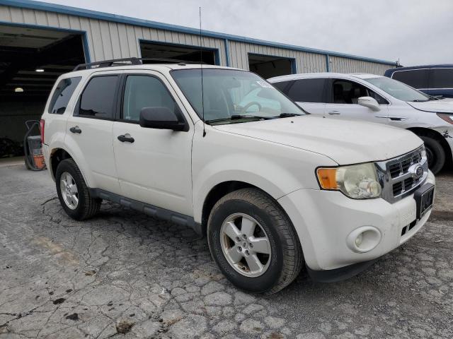 1FMCU9D76BKB36780 - 2011 FORD ESCAPE XLT WHITE photo 4