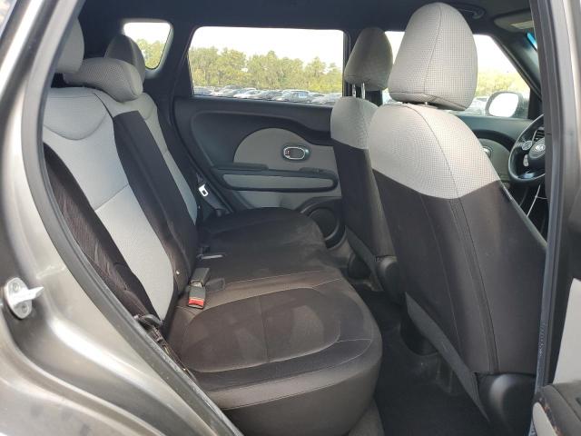 KNDJN2A24J7601292 - 2018 KIA SOUL Grau Foto 10