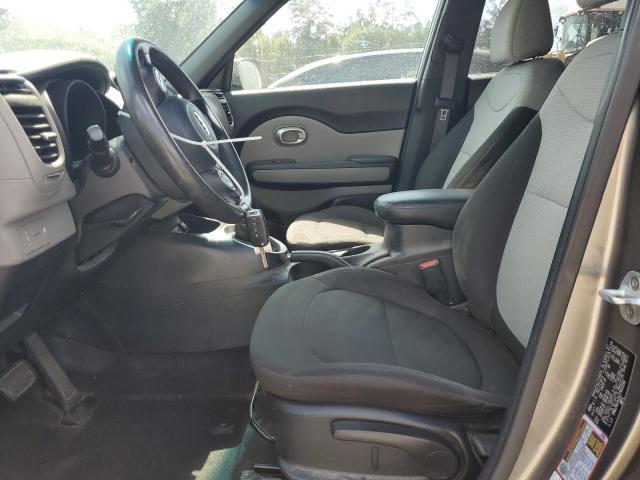 KNDJN2A24J7601292 - 2018 KIA SOUL Grau Foto 7