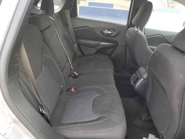 1C4PJMCXXKD155579 - 2019 JEEP CHEROKEE LATITUDE Silber Foto 11