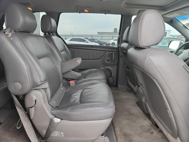 5TDZA22C65S360045 - 2005 TOYOTA SIENNA XLE GRAY photo 11