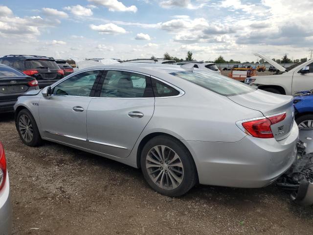 1G4ZP5SS9JU145543 - 2018 BUICK LACROSSE ESSENCE Argent photo 2