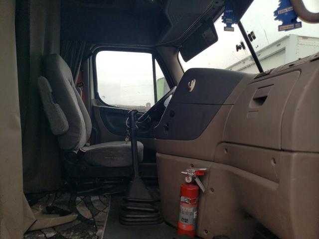 1FUJGLBG3DLBY0277 - 2013 FREIGHTLINER CASCADIA 1 WHITE photo 5