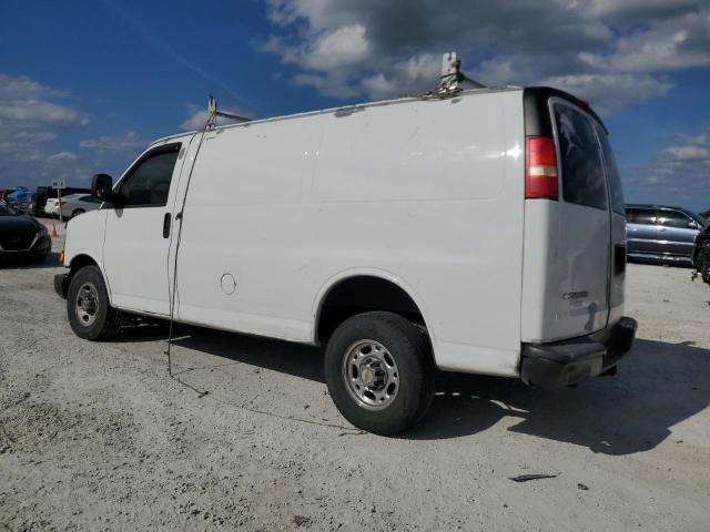 1GCGG25V271206600 - 2007 CHEVROLET EXPRESS G2 WHITE photo 2