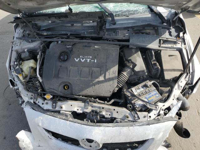 1NXBU4EE2AZ238575 - 2010 TOYOTA COROLLA BASE Сріблястий фото 11