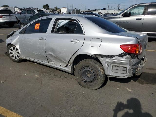 1NXBU4EE2AZ238575 - 2010 TOYOTA COROLLA BASE Сріблястий фото 2