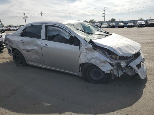 1NXBU4EE2AZ238575 - 2010 TOYOTA COROLLA BASE Сріблястий фото 4
