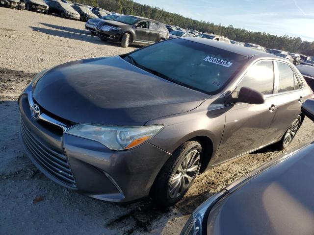 4T4BF1FK6FR498262 - 2015 TOYOTA CAMRY LE CHARCOAL photo 1